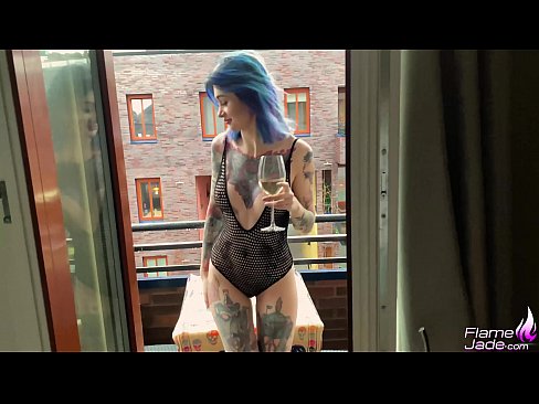 ❤️ Ашық аспан астында аузын сорып, құмарланып жатқан керемет қыз ❤️ Супер секс бойынша бізде